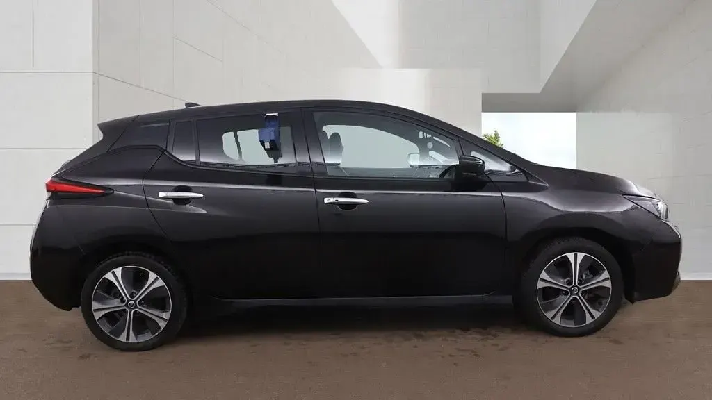 Used Nissan Leaf N-Connecta 160 kW (218 HP) 2021 Black Hatchback