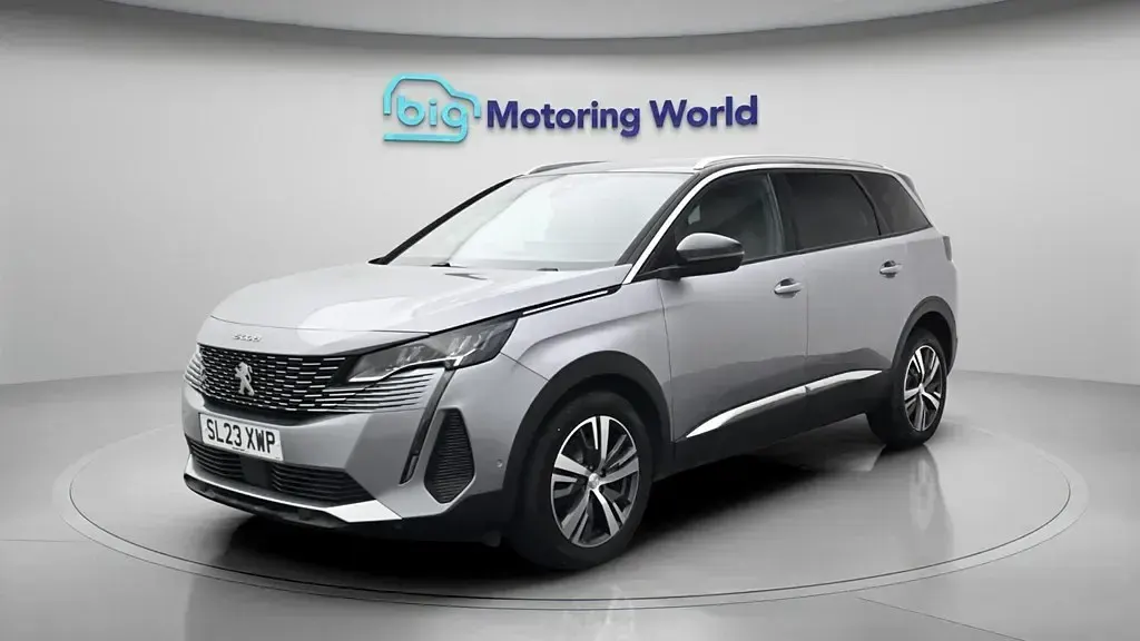 Second-hand Peugeot 5008 Allure+ 130 CP (95 kW) 2023 Gri SUV