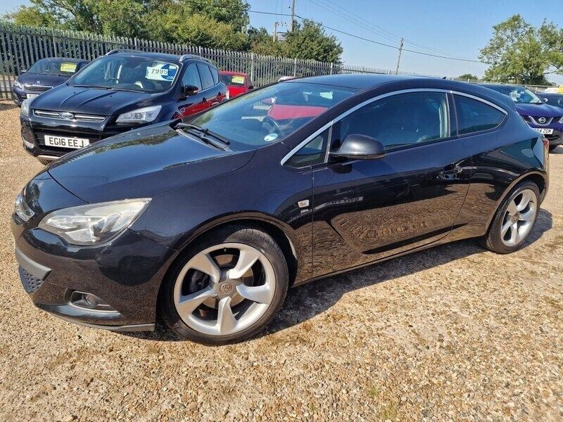 Black Used 2012 Vauxhall Astra GTC SRi Coupe | £3,495 (Good price) - Image 1/4
