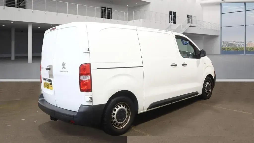 Second-hand Peugeot Expert 115 CP (84 kW) 2018 Alb Van