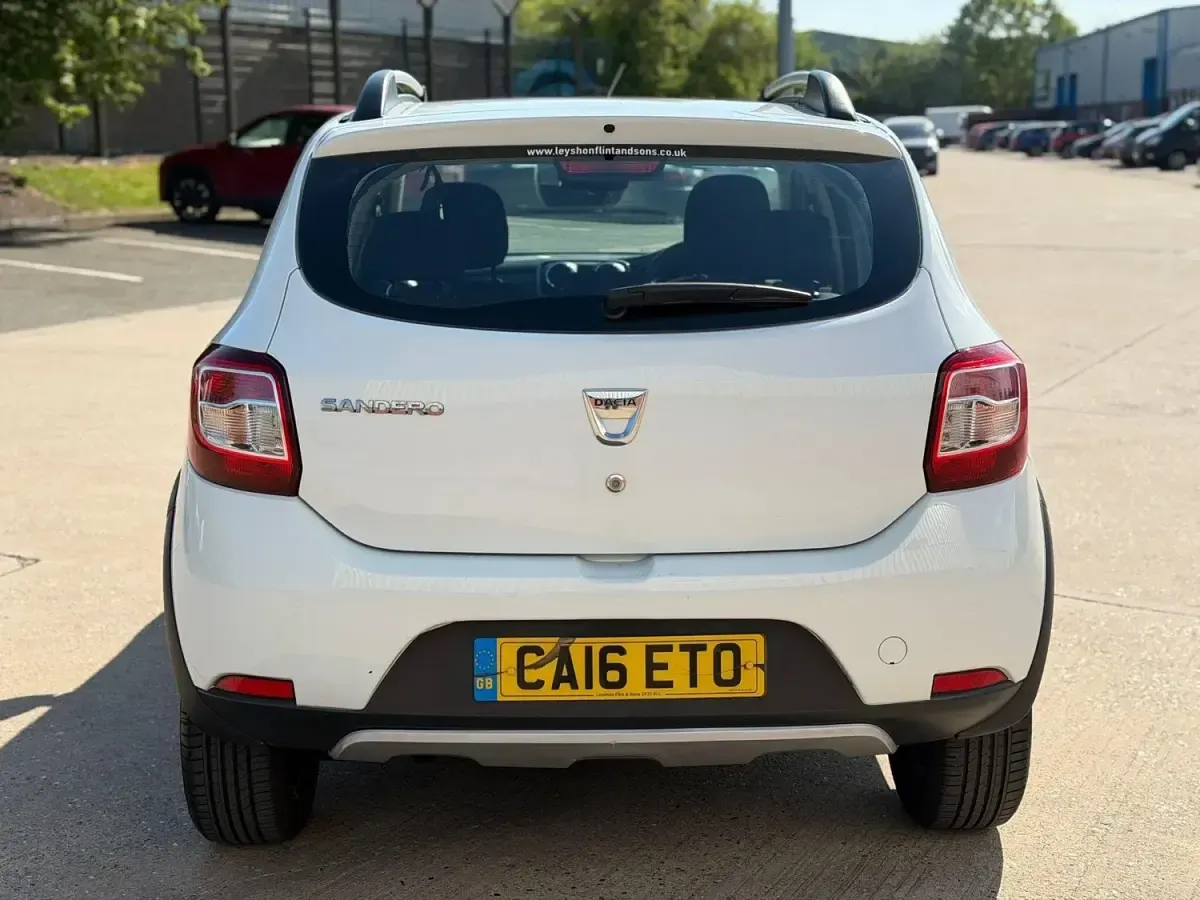 Gebraucht Dacia Sandero Ambiance 90 PS (66 kW) 2016 Weiß Kleinwagen