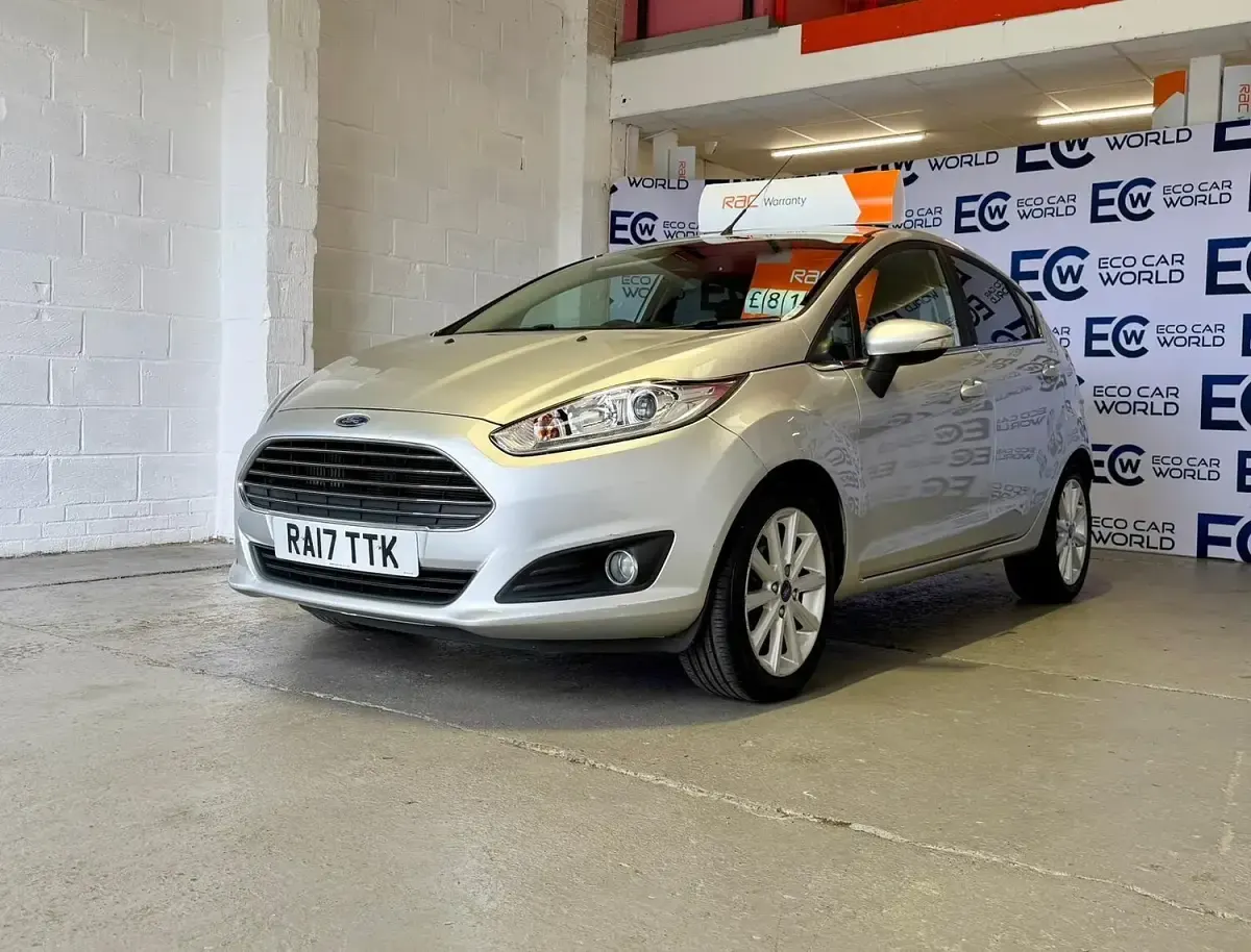 Used Ford Fiesta Titanium 100 HP (73 kW) 2017 Silver Hatchback