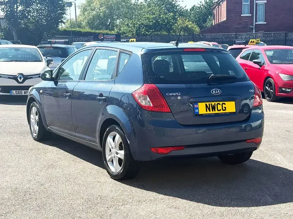 Used Kia Ceed 113 HP (83 kW) 2011 Blue Hatchback