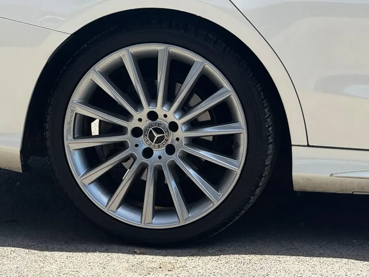 Used Mercedes C250 AMG Line Premium Plus 204 HP (150 kW) 2018 White Estate