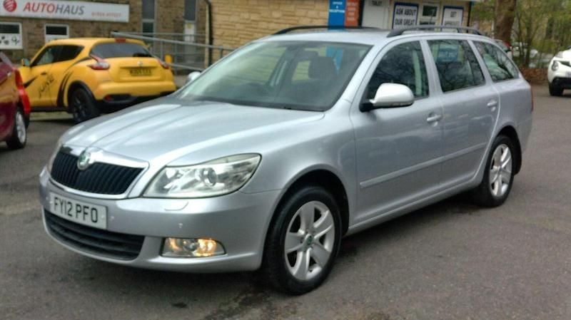 Used Skoda Octavia Elegance 105 HP (77 kW) 2012 Silver Estate