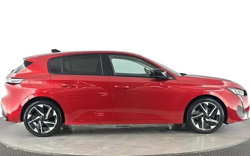 Used Peugeot 308 Allure Premium 131 HP (96 kW) 2023 Red Hatchback