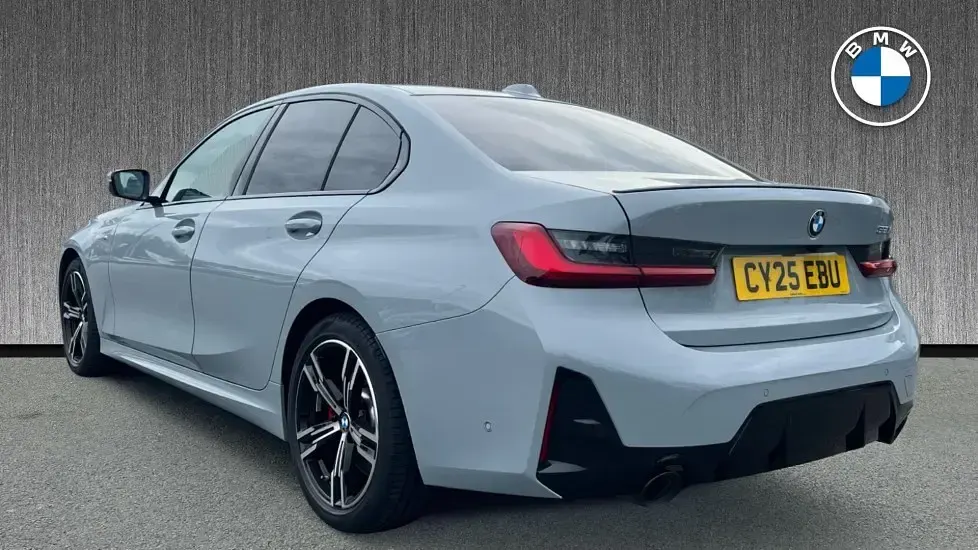 Usado BMW 320 M Sport 181 HP (133 kW) 2025 Cinzento Sedan
