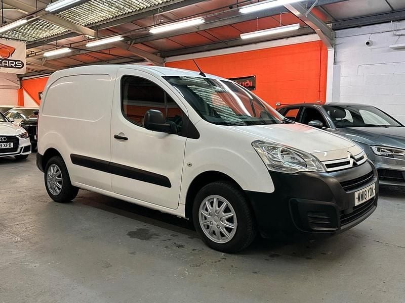 Used Citroën Berlingo 100 HP (73 kW) 2018 White MPV