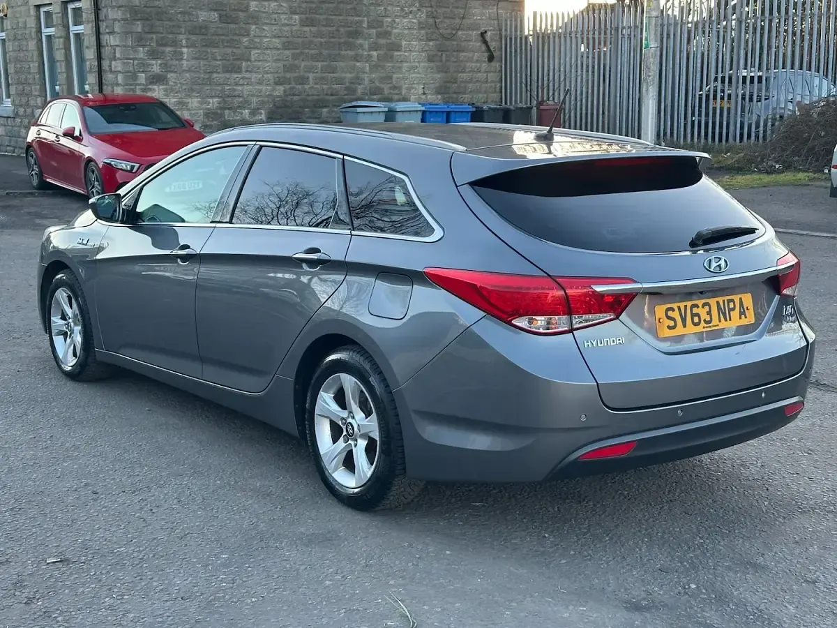 Used Hyundai i40 Style 136 HP (100 kW) 2013 Silver Estate