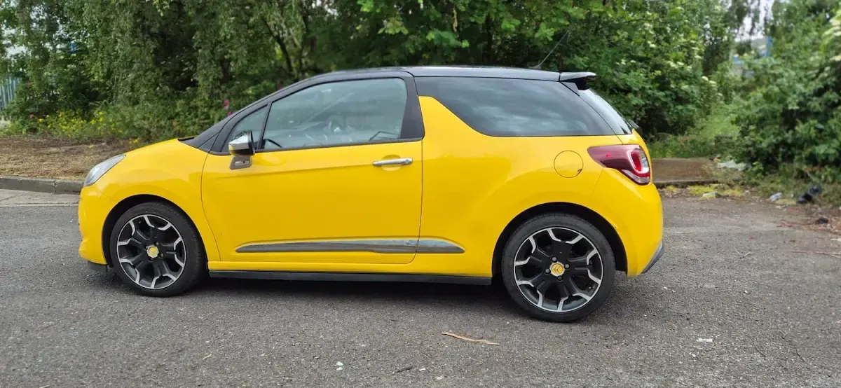 Used Citroën DS3 90 HP (66 kW) 2015 Yellow Hatchback