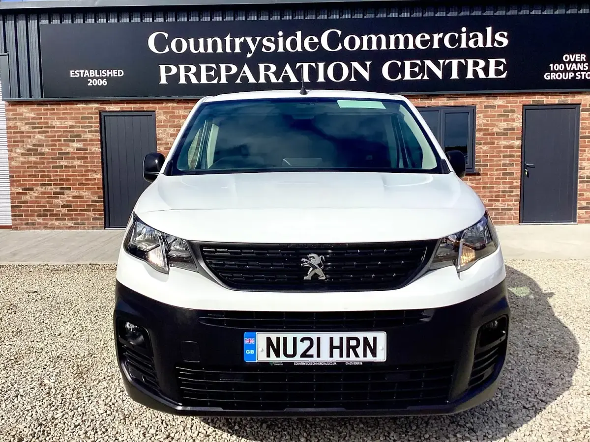 Used Peugeot Partner 100 HP (73 kW) 2021 White MPV