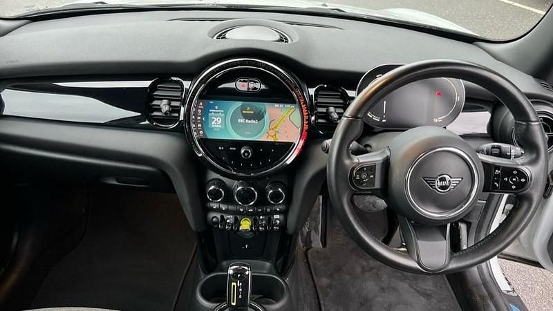 Used Mini Cooper S Level 2 135 kW (184 HP) 2022 White silver Hatchback