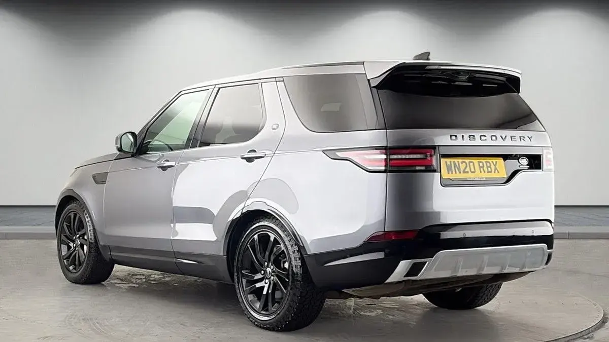 Usado Land Rover Discovery 5 Landmark 306 CV (225 kW) 2020 Gris SUV
