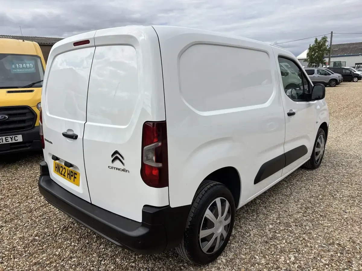 Used Citroën Berlingo 100 HP (73 kW) 2022 White MPV