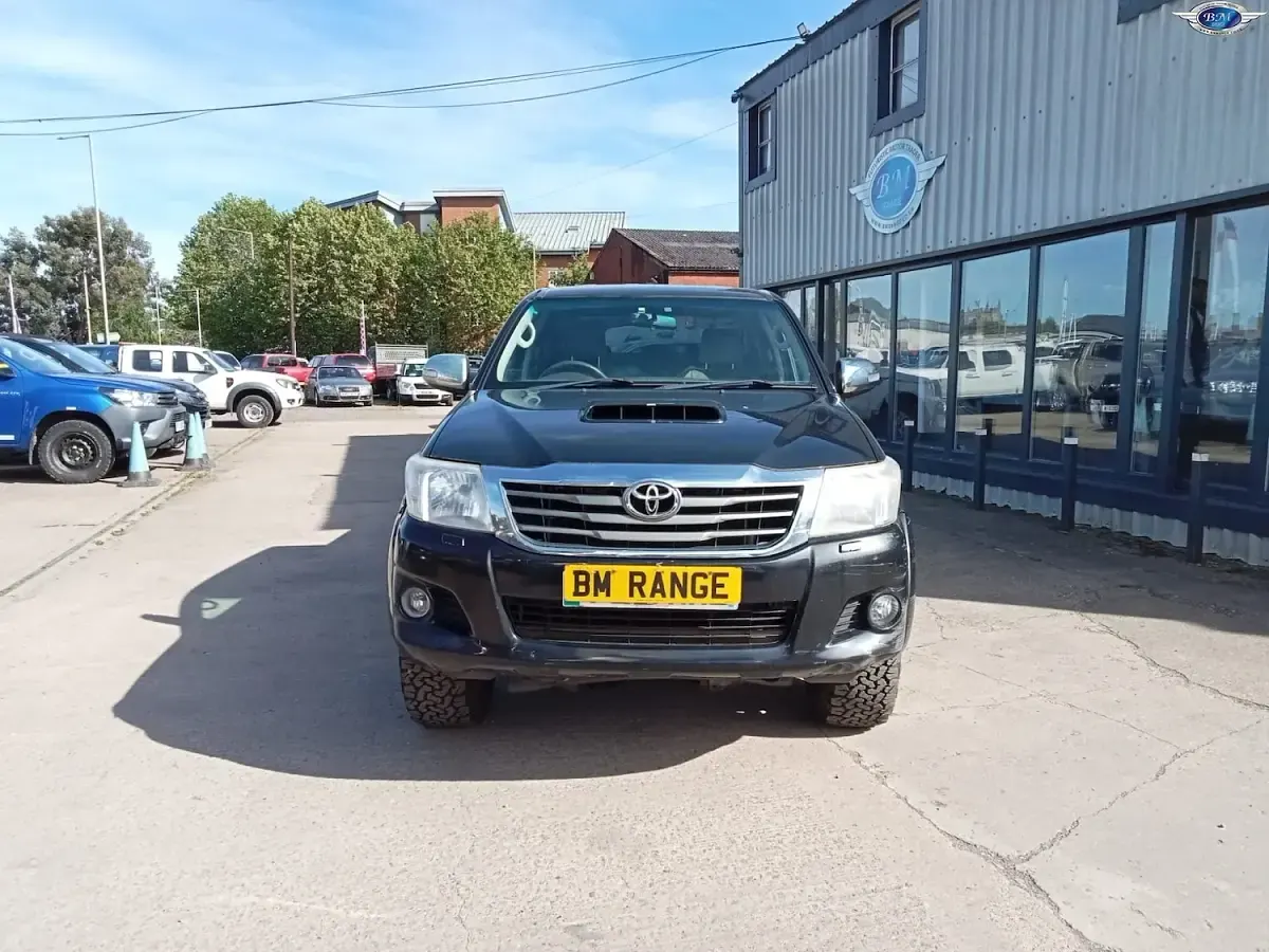 Used Toyota HiLux 171 HP (125 kW) 2012 Black Pickup