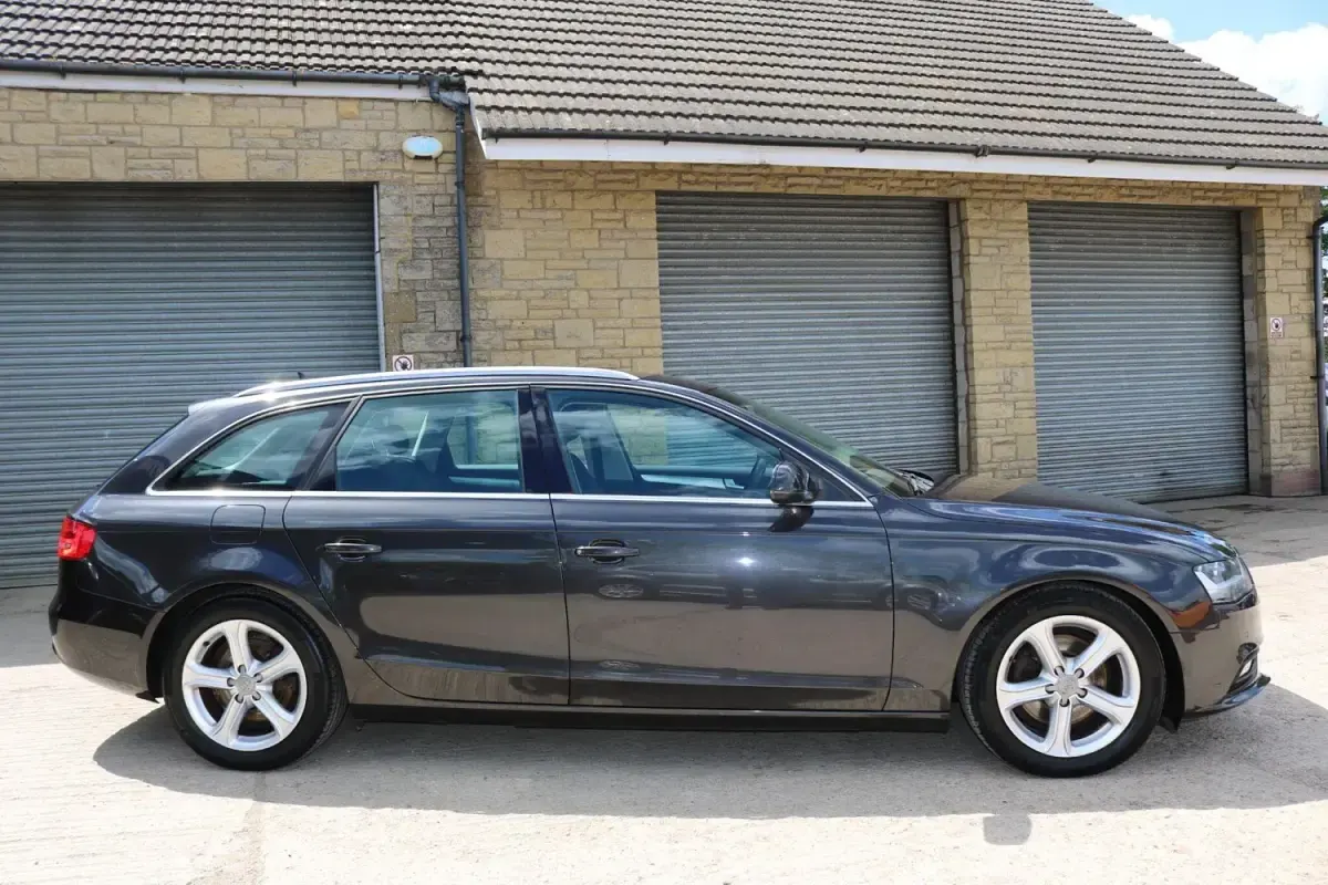 Usado Audi A4 Business 163 CV (119 kW) 2014 Gris Familiar