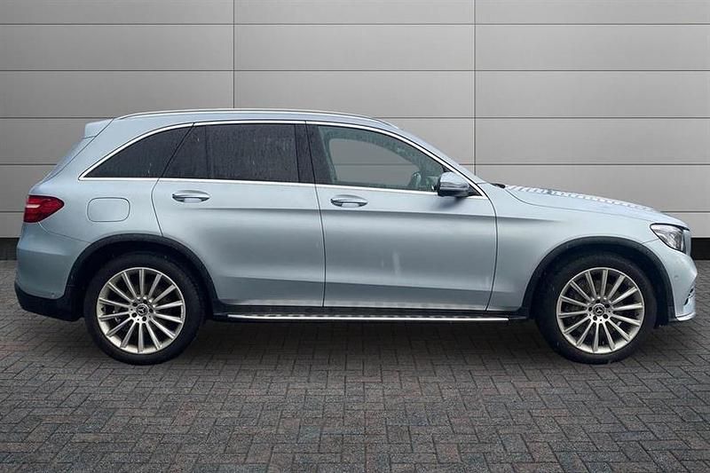 Used Mercedes GLC250 AMG Line Premium 204 HP (150 kW) 2018 Iridium silver Estate