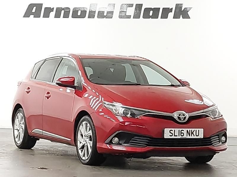 Red Used 2016 Toyota Auris Design Hatchback | £7,998 (Fair price) - Image 1/4