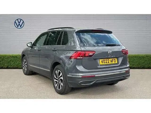 Begagnad VW Tiguan Active 150 HK (110 kW) 2022 Grå SUV