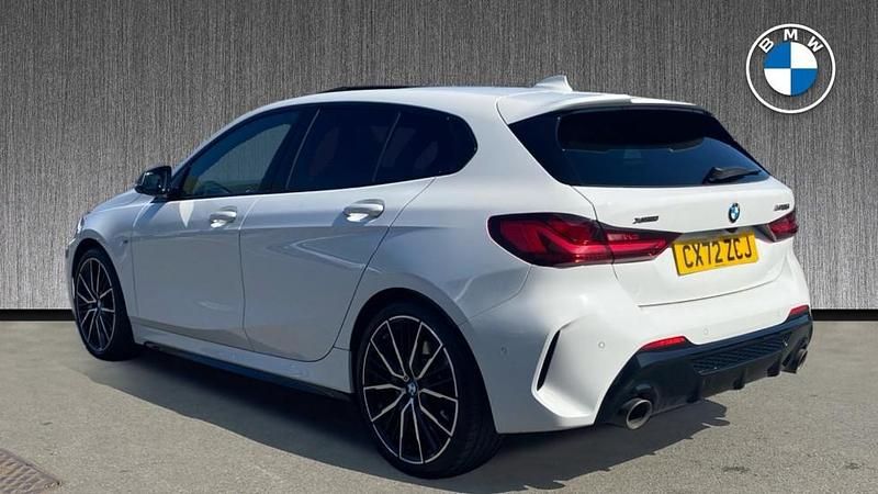 Usado BMW M135 Shadowline 302 CV (222 kW) 2022 Blanco Utilitario