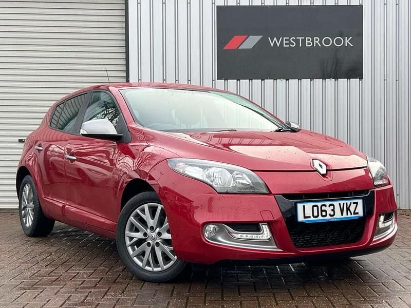 Red Used 2013 Renault Mégane III Hatchback | £3,490 (Fair price) - Image 1/4