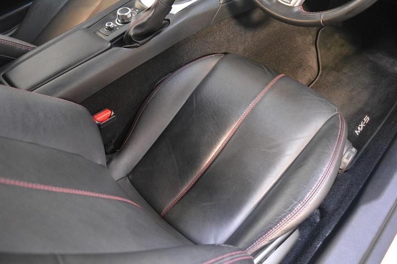 Used Mazda MX5 Inclusive 160 HP (117 kW) 2015 White Cabriolet