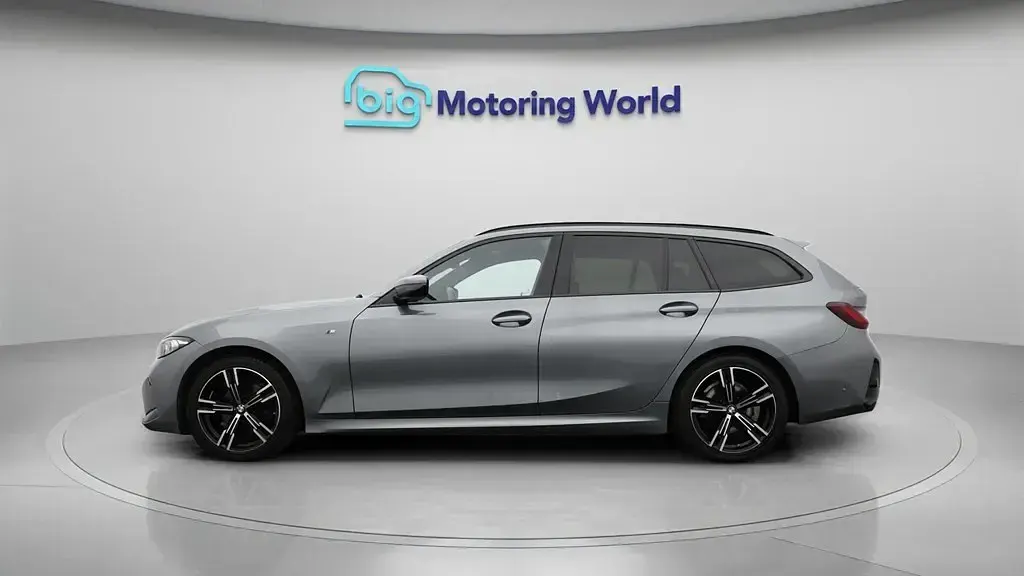 Usado BMW 320 M Sport 184 HP (135 kW) 2024 Cinzento Carrinha