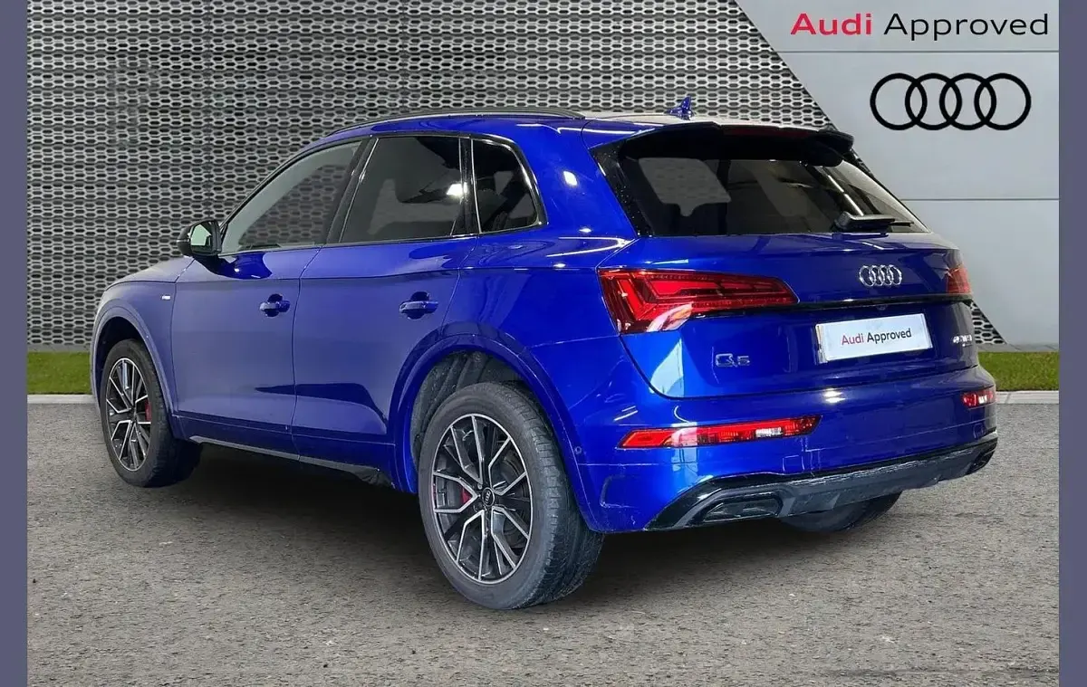Used Audi Q5 Comfort 261 HP (191 kW) 2023 Blue SUV