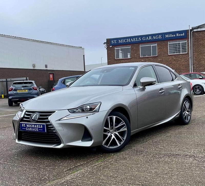 Used Lexus IS300h 220 HP (161 kW) 2018 Silver Sedan