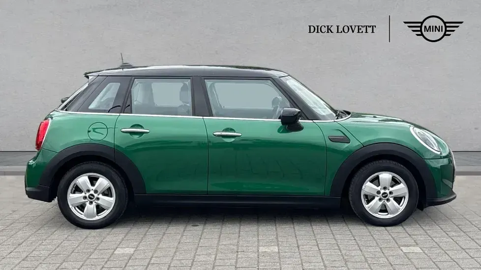 Used Mini Cooper Classic 134 HP (98 kW) 2023 Green Hatchback