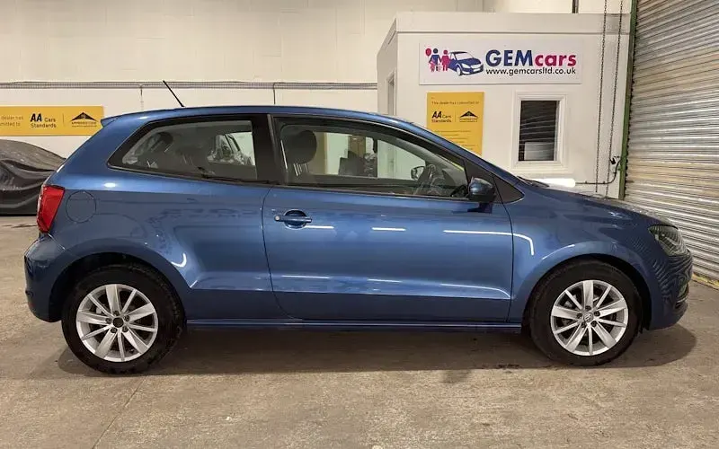 Used VW Polo SE 60 HP (44 kW) 2014 Blue Hatchback