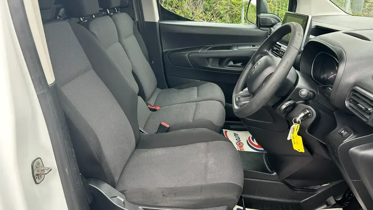 Used Citroën Berlingo 100 HP (73 kW) 2020 White MPV