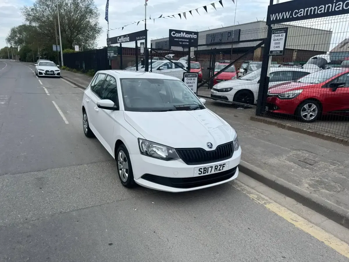 Used Skoda Fabia 60 HP (44 kW) 2017 White Hatchback