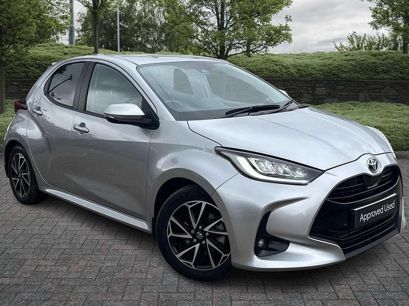 Silver Used 2022 Toyota Yaris Hybrid Design Hatchback | £17,473 (Fair price) - Image 1/4