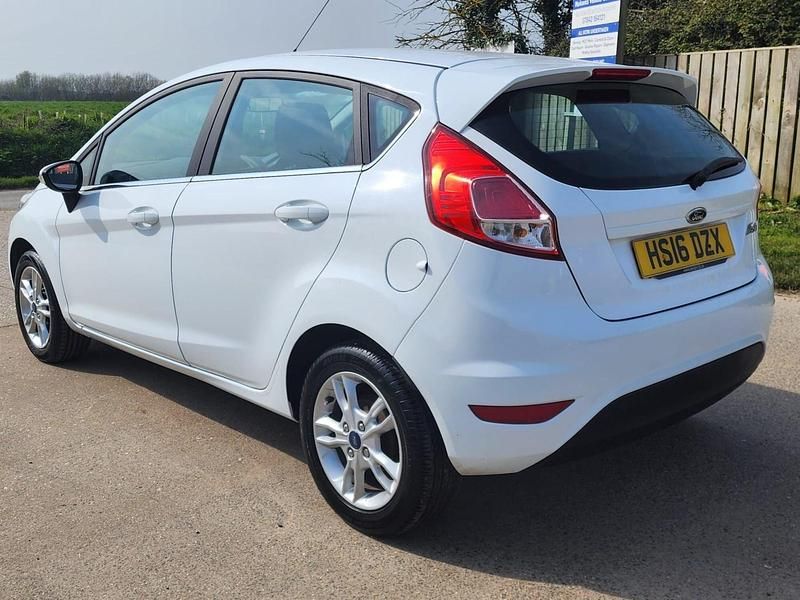 Used Ford Fiesta Zetec 2016 White Hatchback