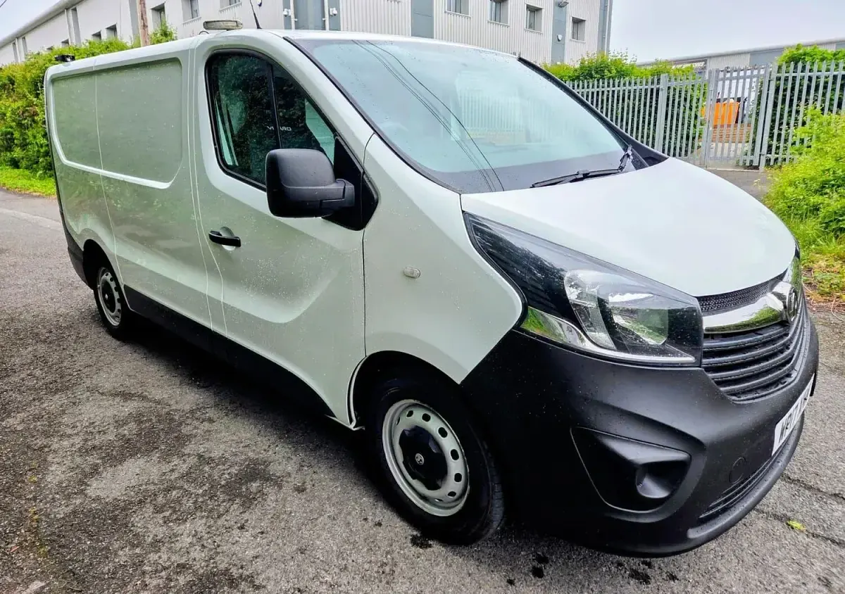 Used Vauxhall Vivaro S 95 HP (69 kW) 2017 White MPV