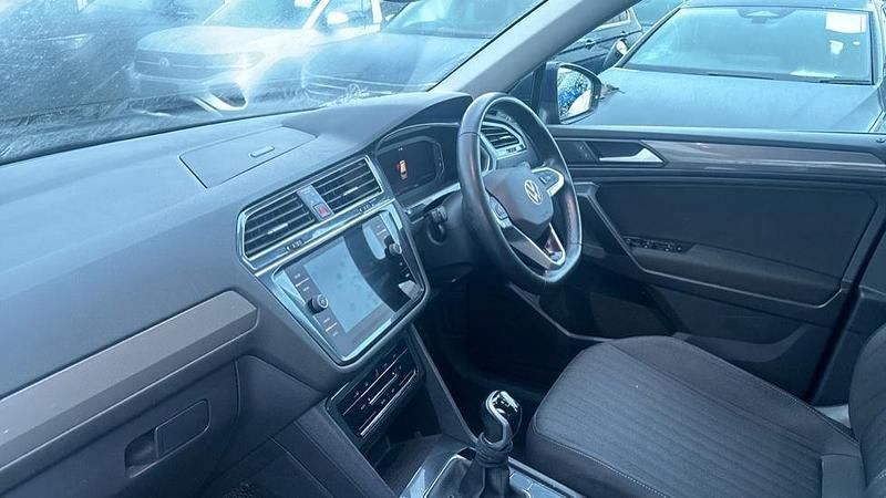 Used VW Tiguan Allspace Life 150 HP (110 kW) 2023 Atlantic blue metallic SUV