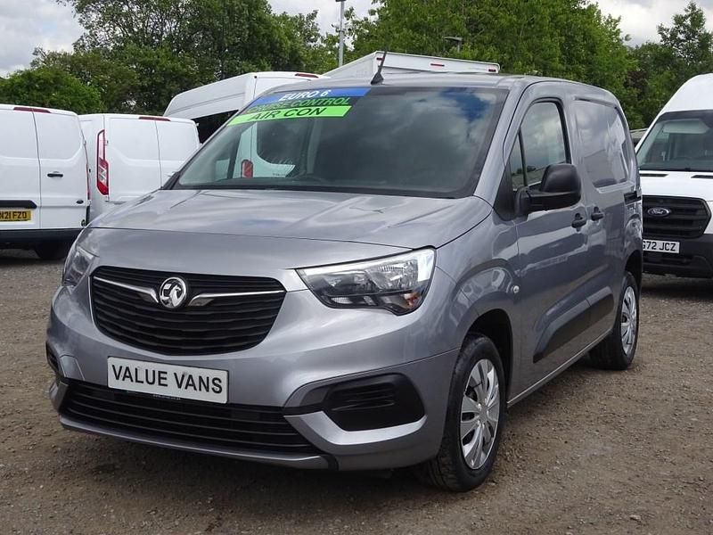 Second-hand Vauxhall Combo Sportive 100 CP (73 kW) 2019 Gri Monovolum