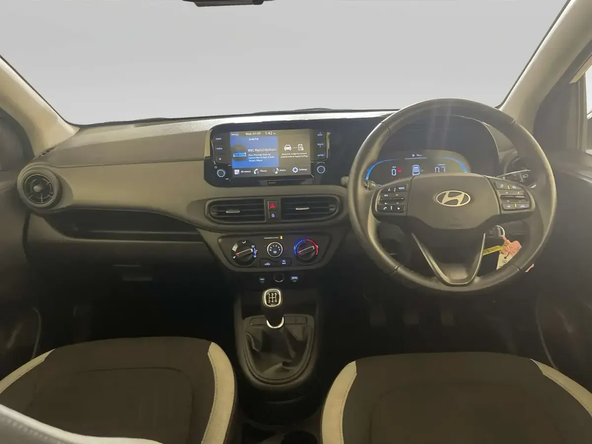 Used Hyundai i10 Advanced 67 HP (49 kW) 2023 White Hatchback
