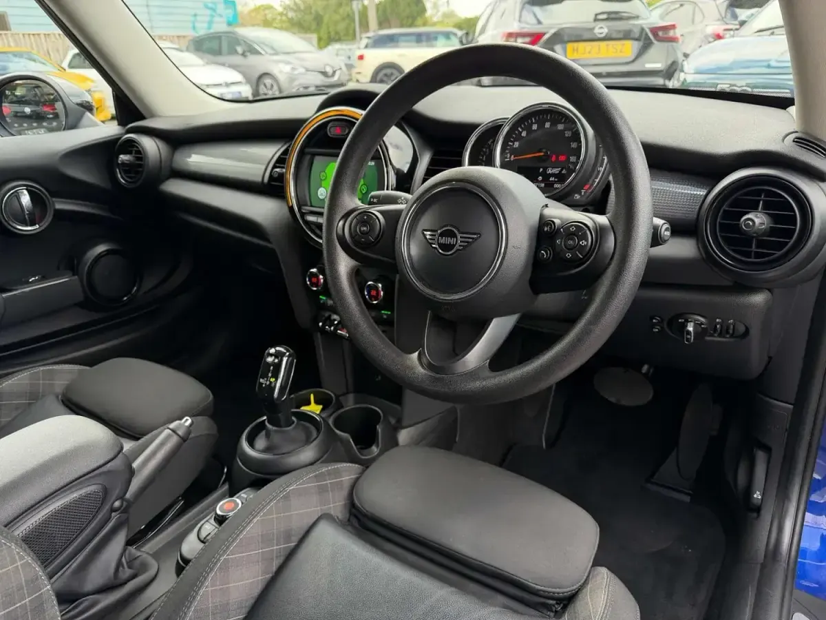 Usado Mini Cooper Classic 2019 Azul Utilitario