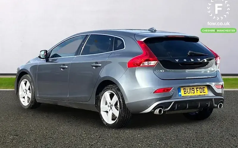 Used Volvo V40 R-Design 122 HP (89 kW) 2019 Hatchback