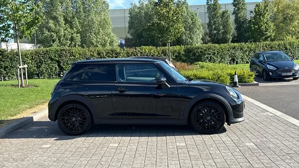 Used Mini Cooper Hatch 154 HP (113 kW) 2024 Black Hatchback