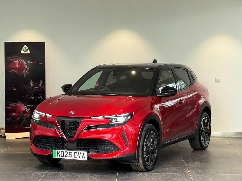 New Alfa Romeo GT Junior Edizione Speciale 114 kW (156 HP) 2025 Red/black Hatchback