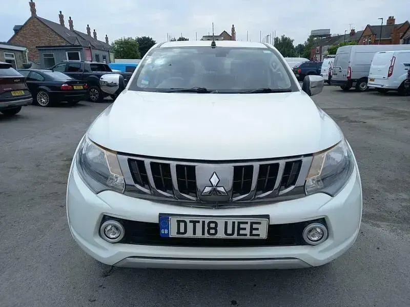 Used Mitsubishi L200 2018 White Pickup