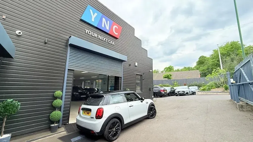 Usado Mini Cooper SE Hatch 135 kW (184 CV) 2021 Plateado Utilitario