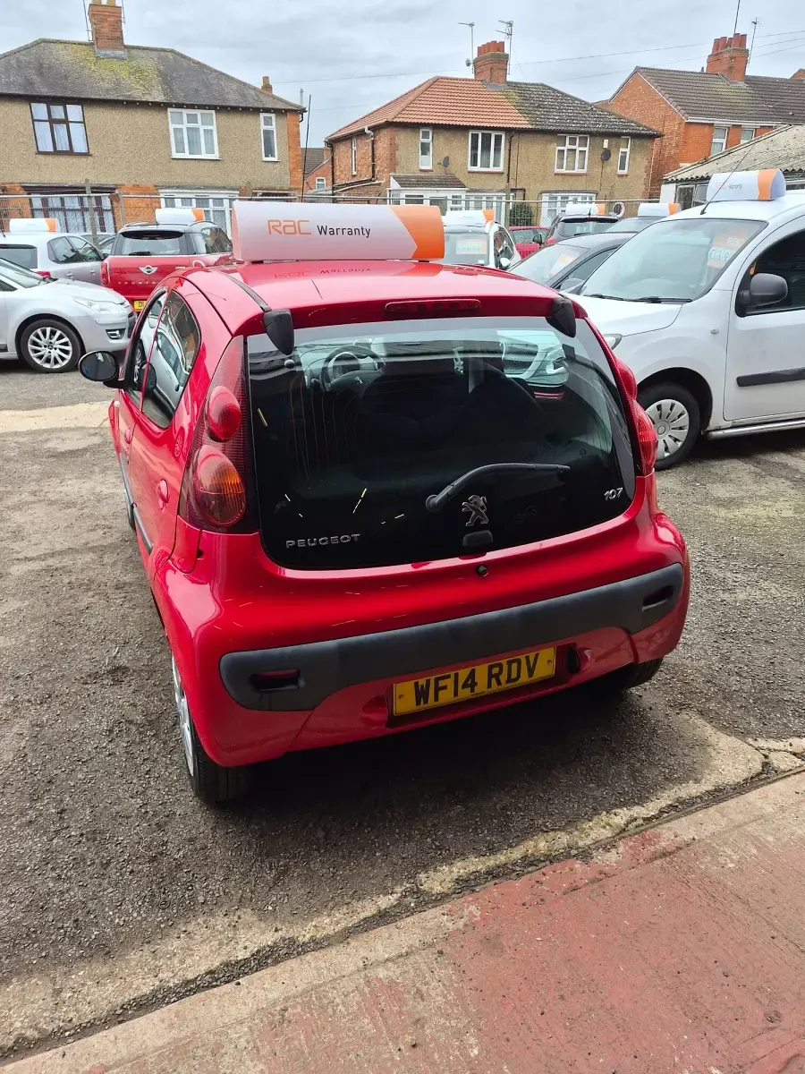 Used Peugeot 107 Active 68 HP (50 kW) 2014 Red Hatchback