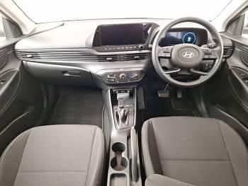 Used Hyundai i20 Advanced 100 HP (73 kW) 2025 White Hatchback