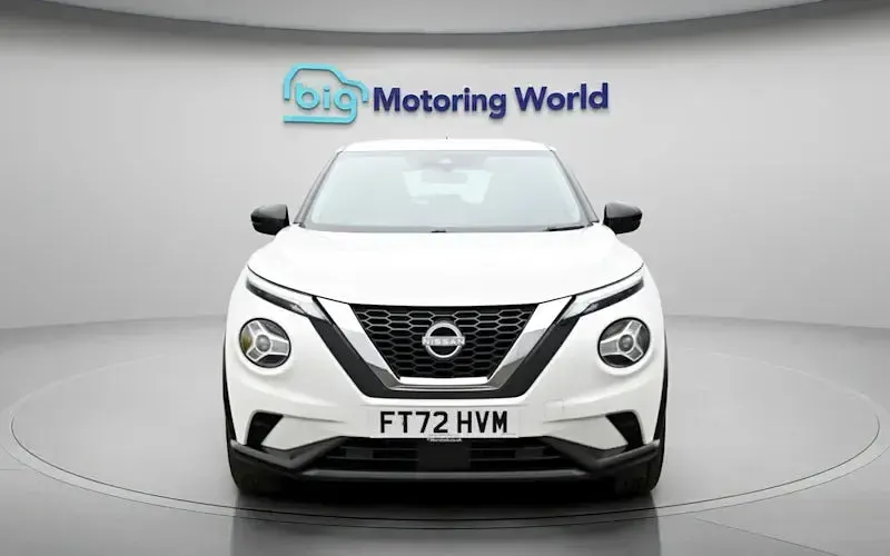 Używany Nissan Juke Acenta 114 KM (83 kW) 2023 Biały SUV