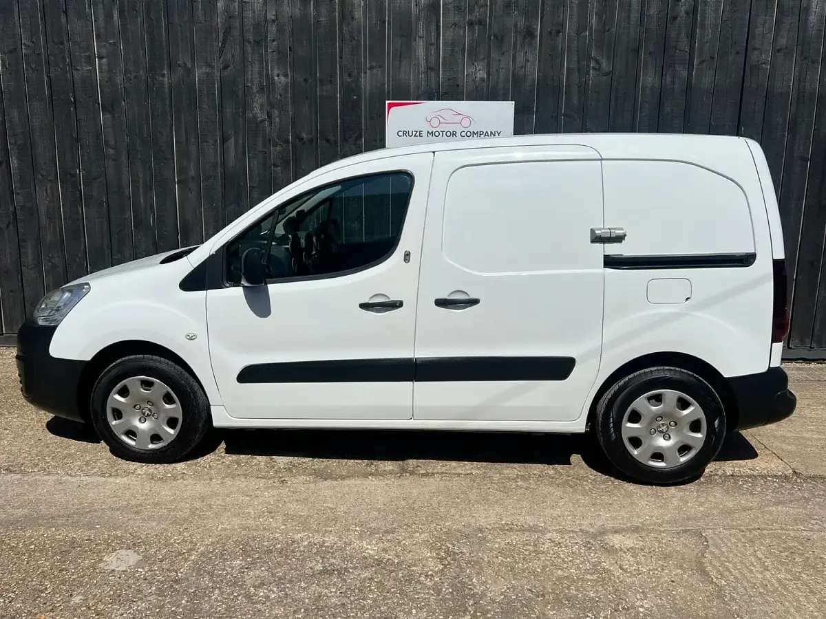 Used Peugeot Partner 2016 White