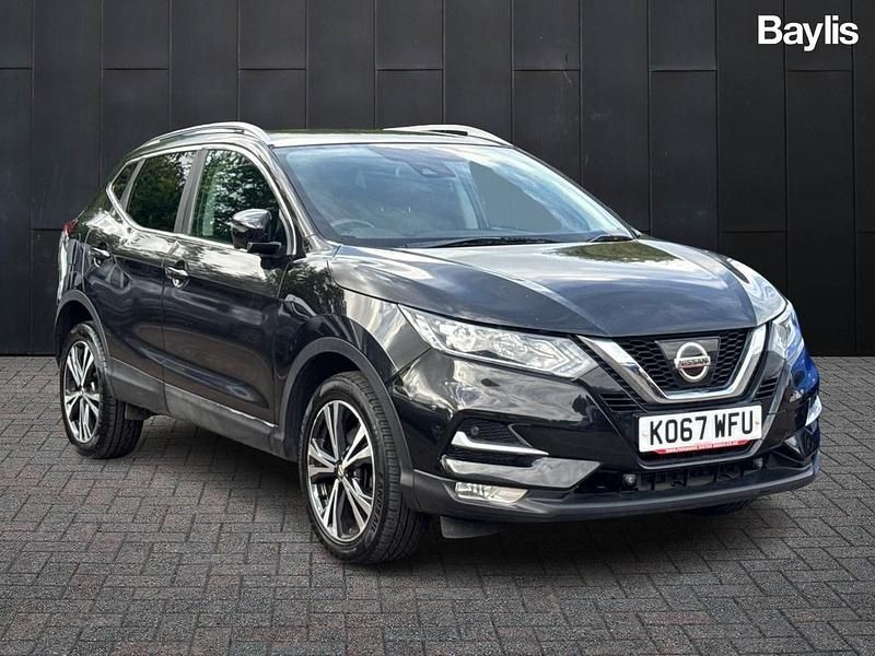 Black Used 2017 Nissan Qashqai N-Connecta SUV | £8,899 (Fair price) - Image 1/3